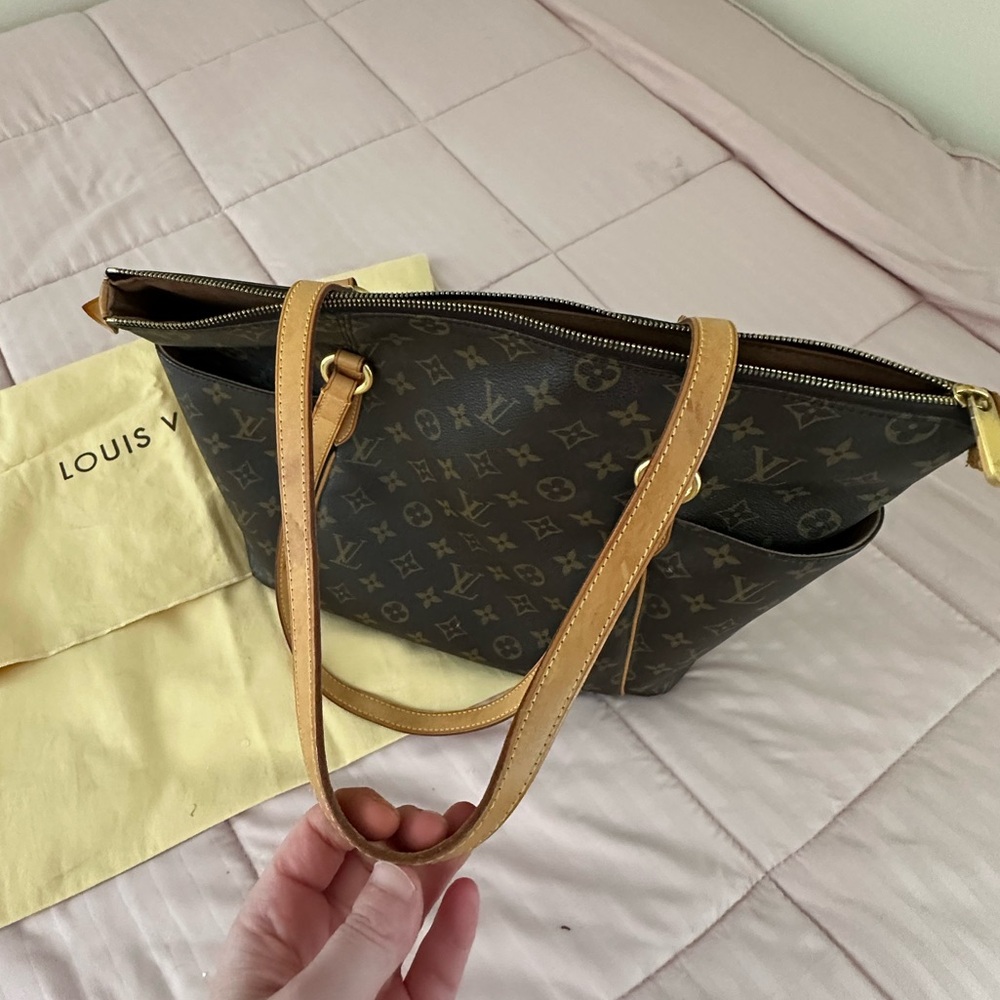 Louis Vuitton Totally MM - Picture 4 of 16